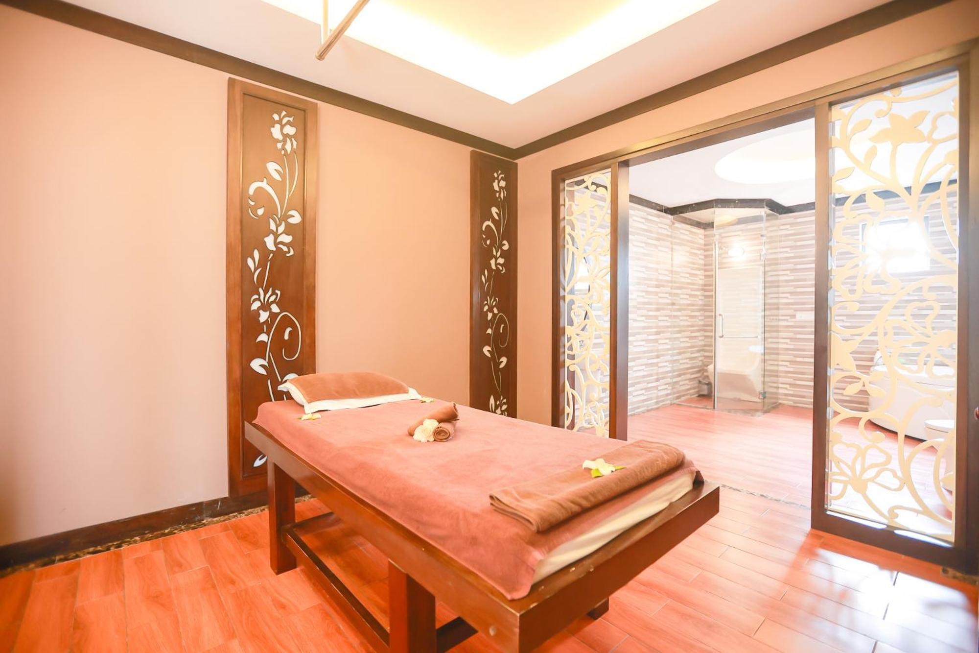 Muong Thanh Luxury Nhat Le Hotel Dong Hoi Exterior foto