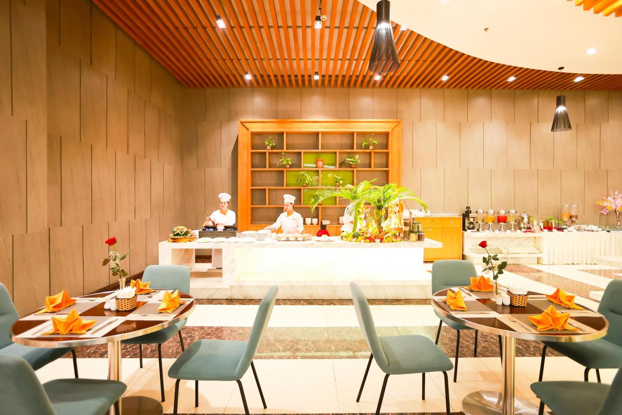 Muong Thanh Luxury Nhat Le Hotel Dong Hoi Exterior foto