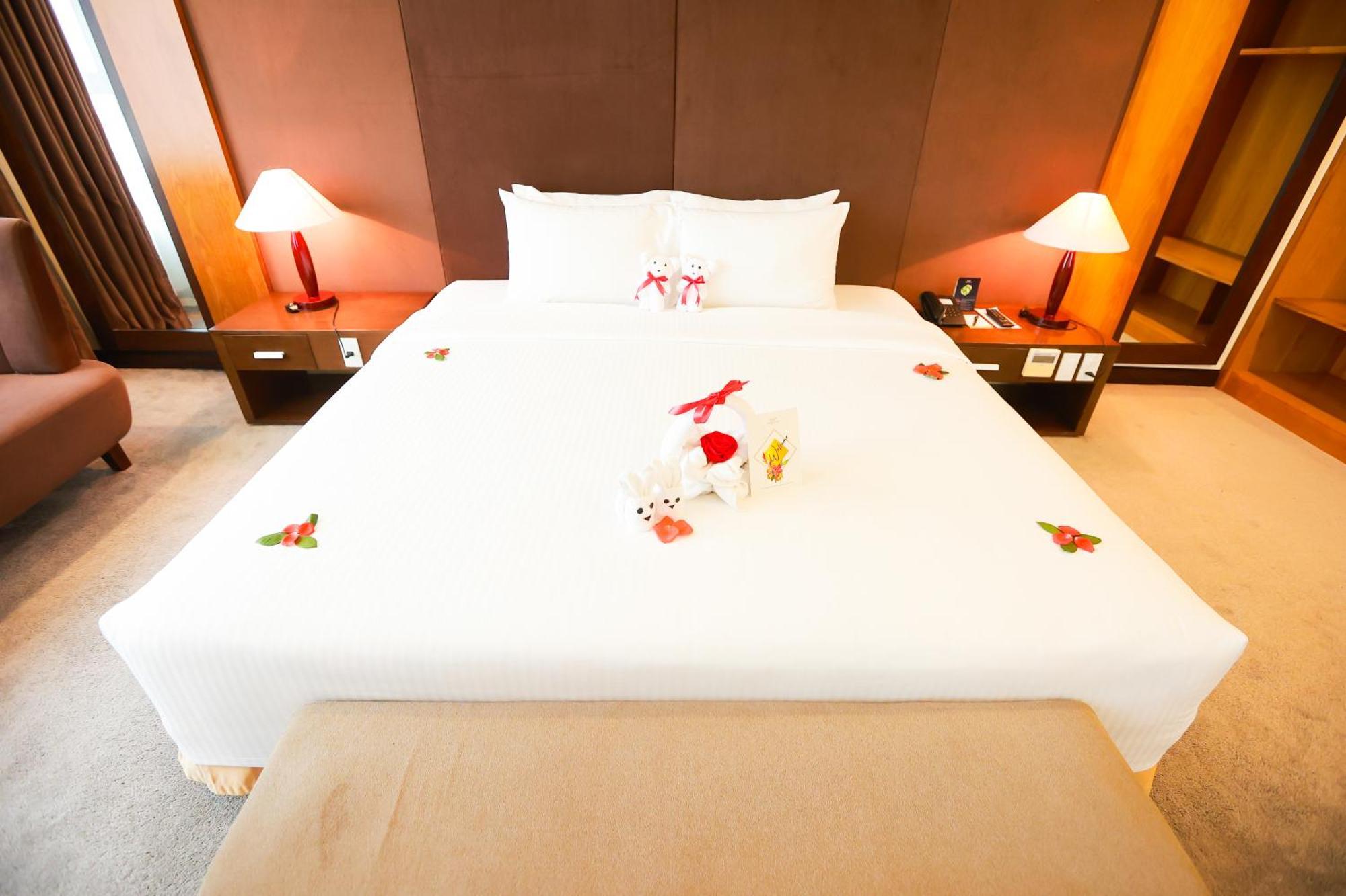 Muong Thanh Luxury Nhat Le Hotel Dong Hoi Exterior foto